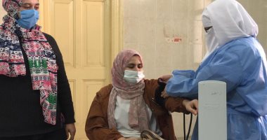 تقديم لقاح كورونا للأطقم الطبية بمستشفيات عزل أبوتيج والصدر والحميات بأسيوط.. صور