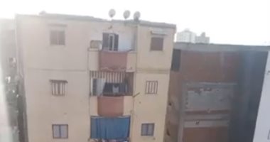إخلاء عقارين وسط الإسكندرية خوفا من انهيارهما.. بث مباشر من المنطقة
