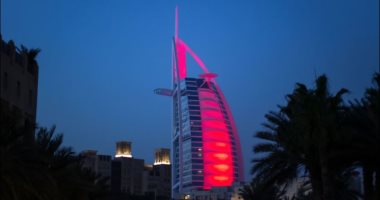 معالم الإمارات تكتسى باللون الأحمر مع اقتراب وصول مسبار الأمل للمريخ.. فيديو