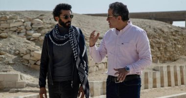 وزير الآثار يلتقى خالد النبوى بسقارة على هامش تصوير فيلم ترويجى للسياحة.. صور