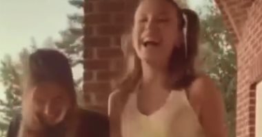 ميلى بوبى براون تحتفل بعيد ميلاد صديقتها برقصة صامته ورسالة حب.. فيديو وصور