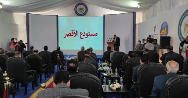 وزير البترول يعقد مؤتمرا داخل أول محطة تحويل السيارات للغاز الطبيعى بالأقصر