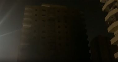 استمرار تصاعد الأدخنة من عقار فيصل.. فيديو 
