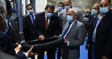 وزير القوى العاملة ومحافظ بورسعيد يتفقدان مصنع بيراميدز لإنتاج الإطارات.. صور