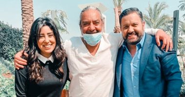 إدوارد يكشف كواليس أول أيام تصوير "كوفيد 25" بصورة مع أحمد جلال وأيتن عامر