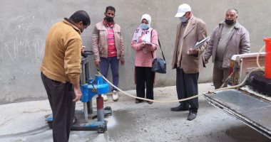 طرق دمياط تسحب عينات من الرصف لمعرفة مدى مطابقتها للمواصفات.. صور