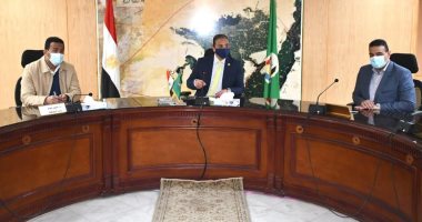 محافظ الفيوم يبحث آليات استكمال مشروع الصرف الصحي بقرية شكشوك