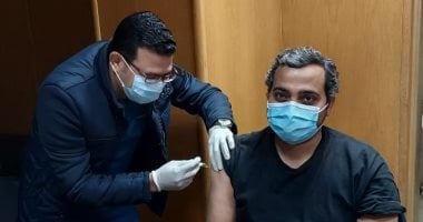 محافظ بنى سويف يتابع بدء تلقى الأطقم الطبية بمستشفيات العزل لقاح كورونا