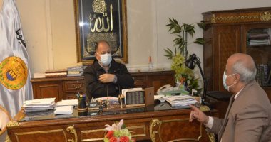 محافظ أسيوط يناقش خطة إنشاءات هيئة الأبنية التعليمية ب 140 مدرسة