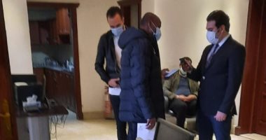 جلسة لوزير الرياضة مع محمد عنتر لاعب الزمالك السابق
