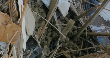 بث مباشر من موقع انهيار منزل فى جرجا سوهاج ومصرع أب وأم وطفلتيهما بالحادث