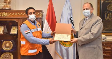 محافظ أسيوط يكرم مدير مرفق الإسعاف ومشرفين ومسعفين..صور