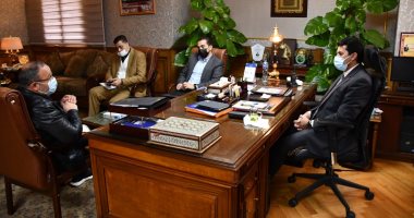 وزير الرياضة يبحث ترتيبات استضافة مصر بطولتي أفريقيا والعالم مع اتحاد الشراع