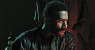 محمد رمضان يكشف عن إصابة ظهره أثناء تصويره أحد الإعلانات.. صور