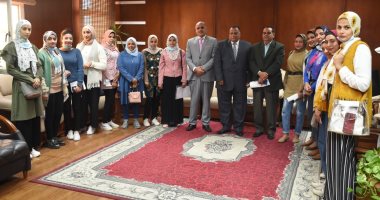 جامعة الأقصر تستقبل المكلفات للخدمة العامة لمساعدة الطلبة المكفوفين بكلية الألسن.. صور