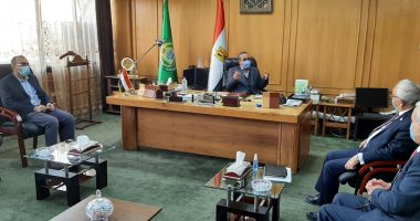 محافظ الإسماعيلية يستقبل نائب وزير التعليم لبحث تفعيل وحدات التدريب بالمدارس