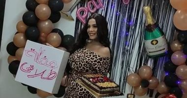 بهيرة تحتفل بطلاقها بتورتة وفوتوسيشن وبالونات.. "كان حب الطفولة بس خاننى"