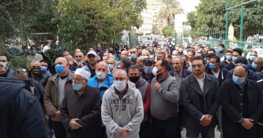 حلمى وجلال ونجوم الرياضة يشيعون جنازة صلاح مصيلحى مؤسس الكرة بإنبي