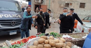 حملة لإزالة الإشغالات والباعة الجائلين بشوارع حى ثالث الإسماعيلية.. صور 