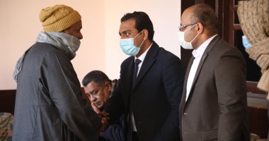 نائب محافظ قنا في مقدمة مشيعي جثمان الشهيد أسامة حمدى ابن قرية الرحمانية..صور