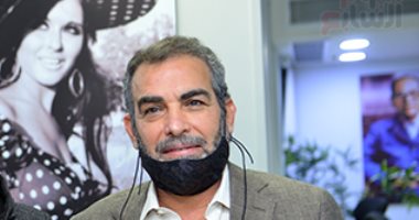 غدا.. الفنان أحمد عبد العزيز ضيف "بالخط العريض" على قناة الحياة
