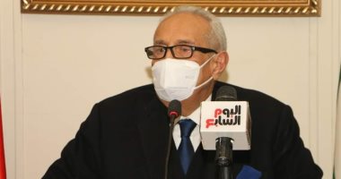 أبو شقة يفصل الهضيبى وحسين منصور وعبد العليم داوود و6 آخرين من الوفد
