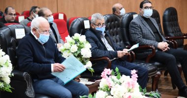 محافظ بورسعيد يناقش اللائحة التنفيذية لقانون تنظيم انتظار المركبات بالشوارع
