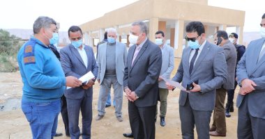 محافظ سوهاج يتفقد أعمال تطوير مقابر أخميم الجديدة بحى الكوثر