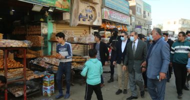 غلق 7 محال تجارية للتعدى على حرم الطريق خلال جولة محافظ كفر الشيخ