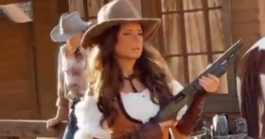 نيللي كريم تتحول لـ " cowboy" و "مارلين مونرو" فى ظهور جديد.. صور