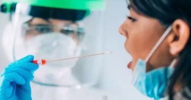 طبيب بريطانى يحذر من الموجة الثالثة لكورونا.. ويؤكد: كبار السن يحتاجون للرعاية
