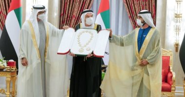 محمد بن زايد بعد تكريم قرقاش وزكى نسيبة: الإمارات تقدر أبناءها المخلصين