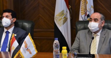  وزير الطيران يستقبل وزير الشباب ورئيس الاتحاد الدولى لكرة اليد  