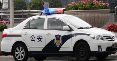 لحظة إنقاذ صينية وابنها من أسفل سيارة.. فيديو