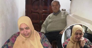 قلب ولدى عليا حجر..أب وأم يتهمان ابنهما بطردهما من الشقة ليرضى زوجته.. الأم: ابنى اللى كبرته وجوزته يرمينى بالشارع كدا.. وتؤكد:مراته ضربتنى على وشى مرتين قدامه ووقف يتفرج عليها واتكلبشت ومصعبتش عليه..فيديو وصور