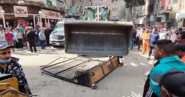 مصادرة خمور منتهية الصلاحية وسجائر صينى خلال حملة بعين شمس.. صور