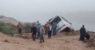 مصرع شخص وزوجته في حادث تصادم سيارة ملاكي بالعياط
