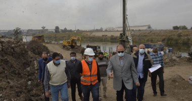محافظ أسيوط يتفقد أعمال تنفيذ مشروع كوبرى منقباد العلوى بطريق القاهرة الزراعى