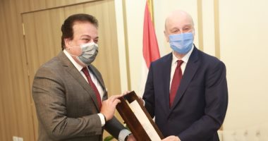 وزير التعليم العالى يستقبل السفير الإسبانى بالقاهرة 
