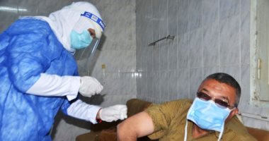 "صحة الأقصر" تواصل تطعيم الأطقم الطبية بمستشفى إسنا.. صور
