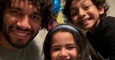 محمد الننى فى صورا مع أبنائه مالك ومليكة.. وزوجته: ليه مش شكلى وشبه باباهم أوى