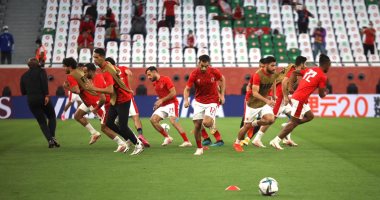 نجوم الأهلى فى عمليات الإحماء قبل انطلاق مباراة بالميراس .. صور