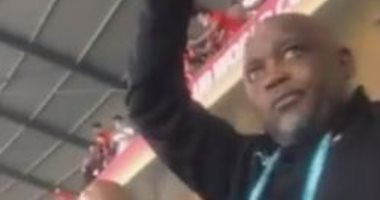 جماهير الأهلي تحتفل بـ موسيماني والخطيب بعد حصد برونزية مونديال الأندية.. فيديو