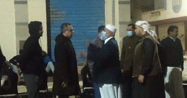 توافد أهالى وعواقل مطروح لتقديم واجب العزاء فى وفاة الفنان على حميدة.. صور