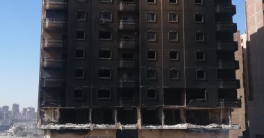 الأدخنة تتصاعد من عقار فيصل المحترق بالجيزة لليوم الـ14.. فيديو 