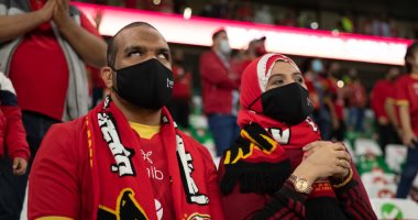 فيفا يستعرض القصة الكاملة لمشجع الأهلى الكفيف إكرامى وزوجته بمدرجات المونديال