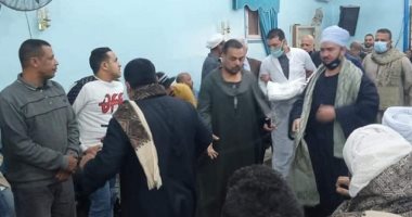 "الكفن" ينهى الثأر بين عائلتين من أبناء الشرقية وسوهاج فى السويس.. صور