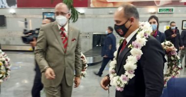 احتفالات بالأهلى بمطار القاهرة بعد حصوله على برونزية مونديال الأندية.. صور