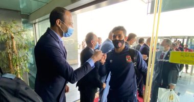 وفد من وزارة الشباب والرياضة يستقبل بعثة النادى الأهلى بمطار القاهرة