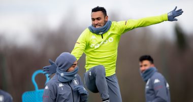 المحمدي "بيطير" بتدريبات أستون فيلا..والنادي يعلق :"الملك يفعل أشيائه".. صور